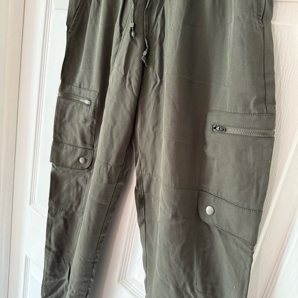 Banana Republic - Green - Cargo Joggers - Medium - Womens - Picture 2 of 8